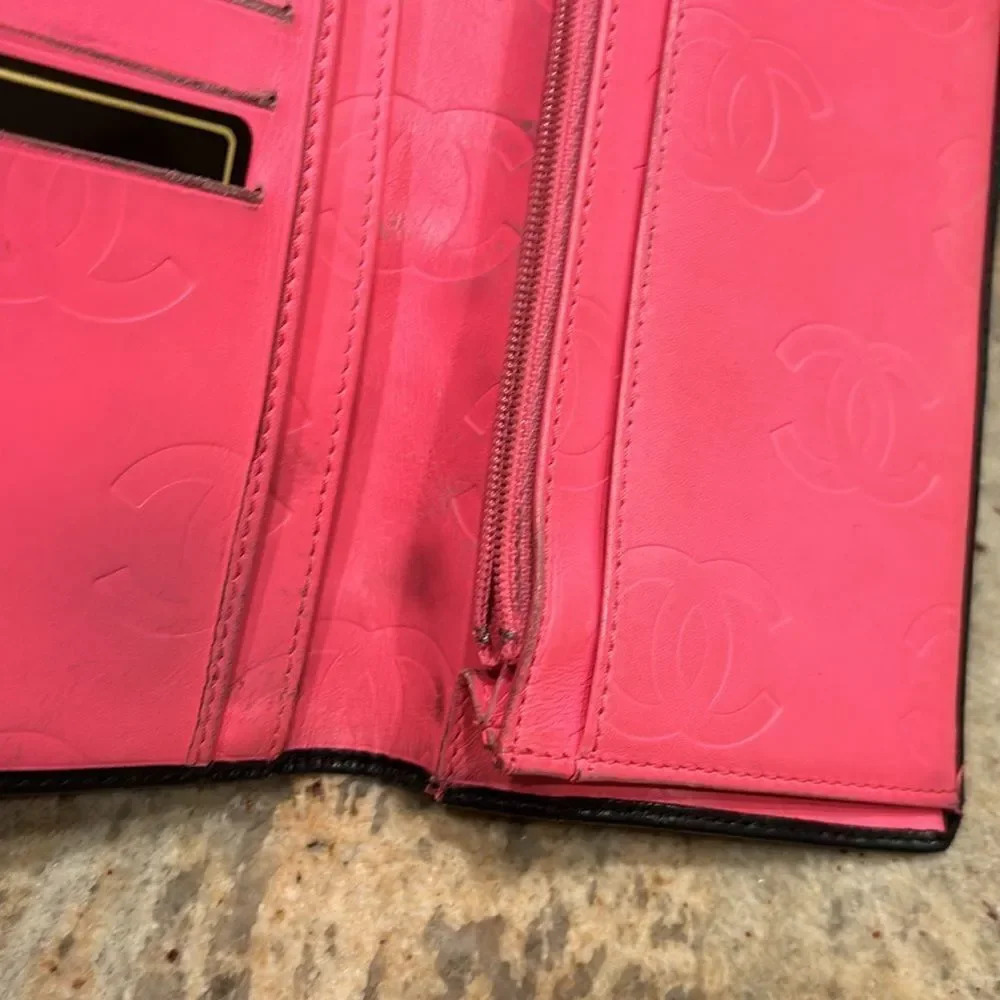 Chanel black long leather wallet with pink leather inside - Picture 7 of 16
